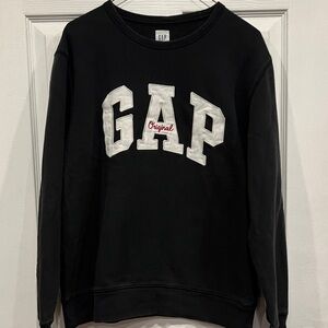 GAP Men's Black Crewneck Sweater